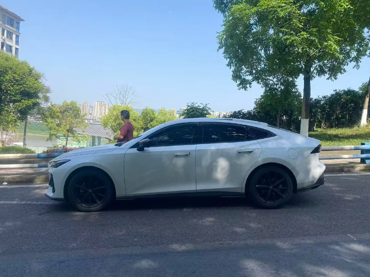 2022 ChangAn UNI-V 1.5T 188HP L4 7DCT,autocango,china used car exporter,china ev exporter,chinese used car exporter,chinese used ev exporter