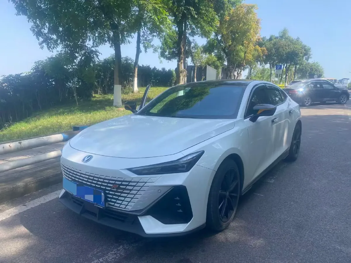 2022 ChangAn UNI-V 1.5T 188HP L4 7DCT,autocango,china used car exporter,china ev exporter,chinese used car exporter,chinese used ev exporter