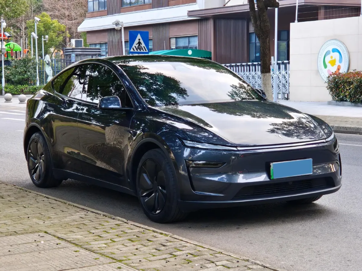 2025 Tesla Model Y BEV 62.5KWH,autocango,china used car exporter,china ev exporter,chinese used car exporter,chinese used ev exporter