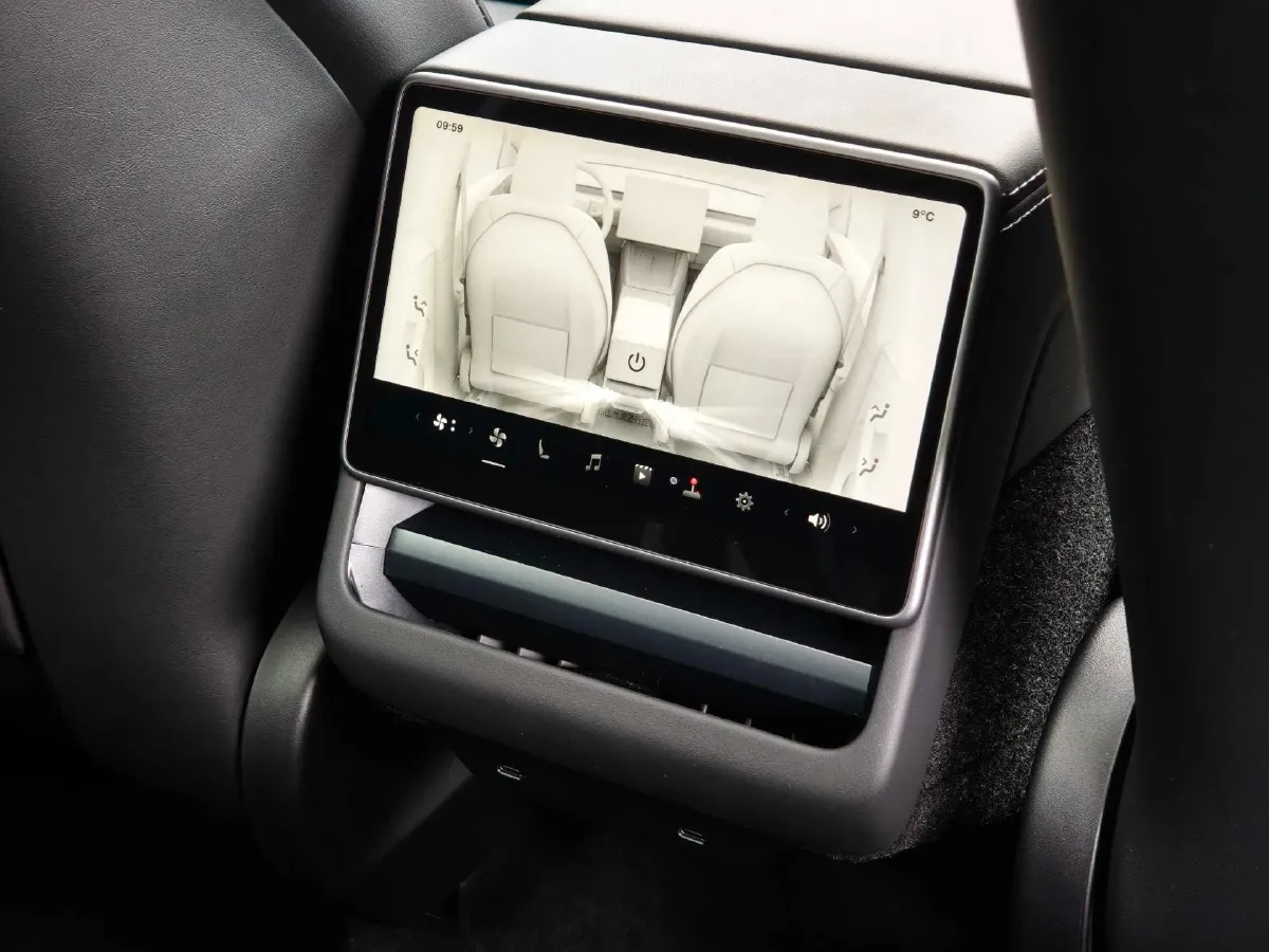 2025 Tesla Model Y BEV 62.5KWH,autocango,china used car exporter,china ev exporter,chinese used car exporter,chinese used ev exporter