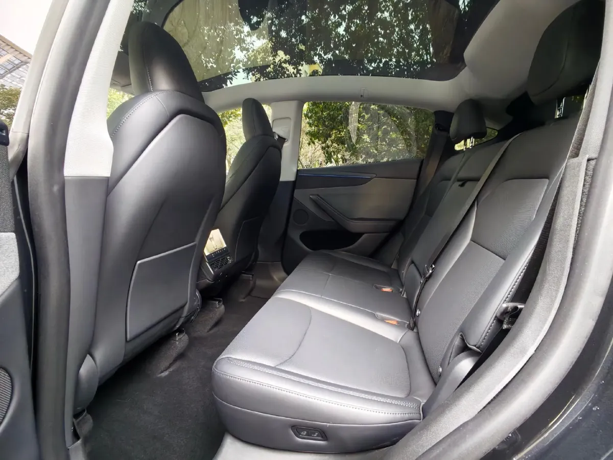 2025 Tesla Model Y BEV 62.5KWH,autocango,china used car exporter,china ev exporter,chinese used car exporter,chinese used ev exporter