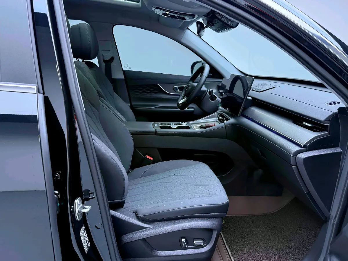 2025 Chery Tiggo 8 Plus 1.6T 197HP L4 7DCT,autocango,china used car exporter,china ev exporter,chinese used car exporter,chinese used ev exporter