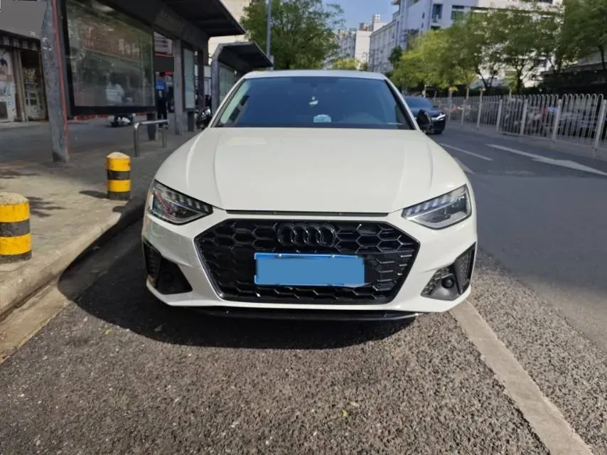 2022 Audi A4L 2.0T 190HP L4 7DCT,autocango,china used car exporter,china ev exporter,chinese used car exporter,chinese used ev exporter