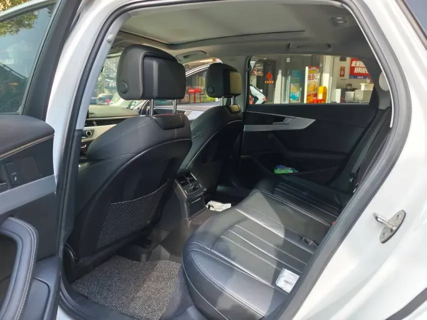 2022 Audi A4L 2.0T 190HP L4 7DCT,autocango,china used car exporter,china ev exporter,chinese used car exporter,chinese used ev exporter