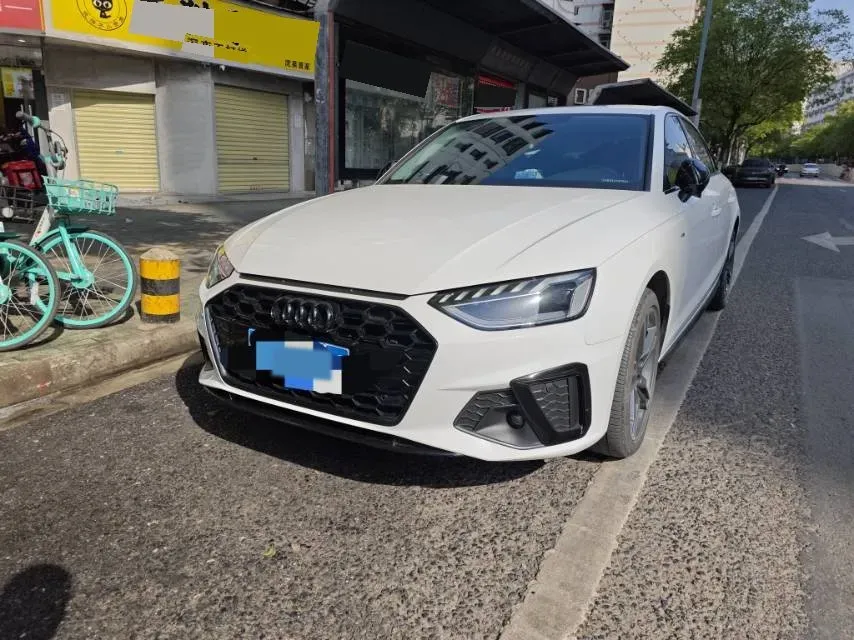 2022 Audi A4L 2.0T 190HP L4 7DCT,autocango,china used car exporter,china ev exporter,chinese used car exporter,chinese used ev exporter