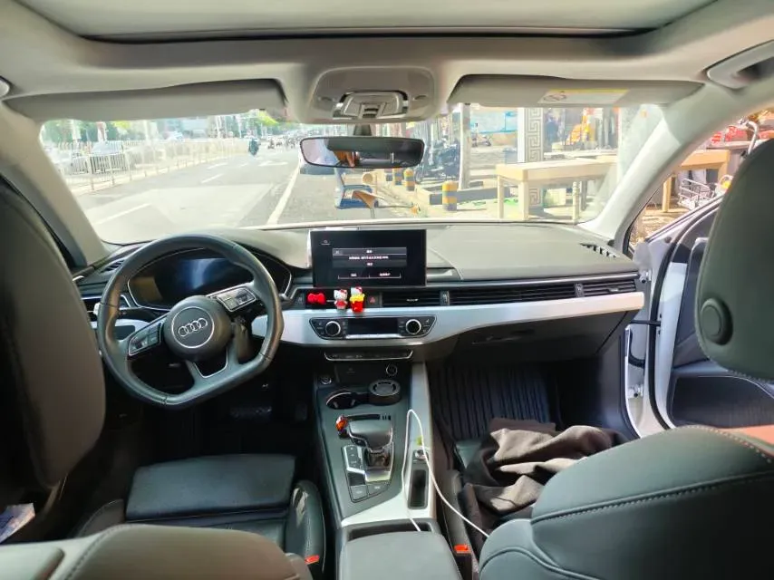 2022 Audi A4L 2.0T 190HP L4 7DCT,autocango,china used car exporter,china ev exporter,chinese used car exporter,chinese used ev exporter