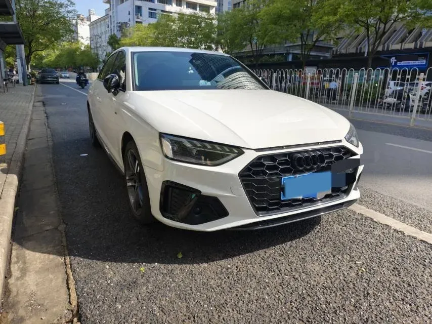 2022 Audi A4L 2.0T 190HP L4 7DCT,autocango,china used car exporter,china ev exporter,chinese used car exporter,chinese used ev exporter