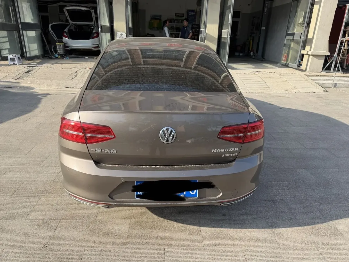 2017 Volkswagen Magotan 1.8T 180HP L4 7DCT,autocango,china used car exporter,china ev exporter,chinese used car exporter,chinese used ev exporter