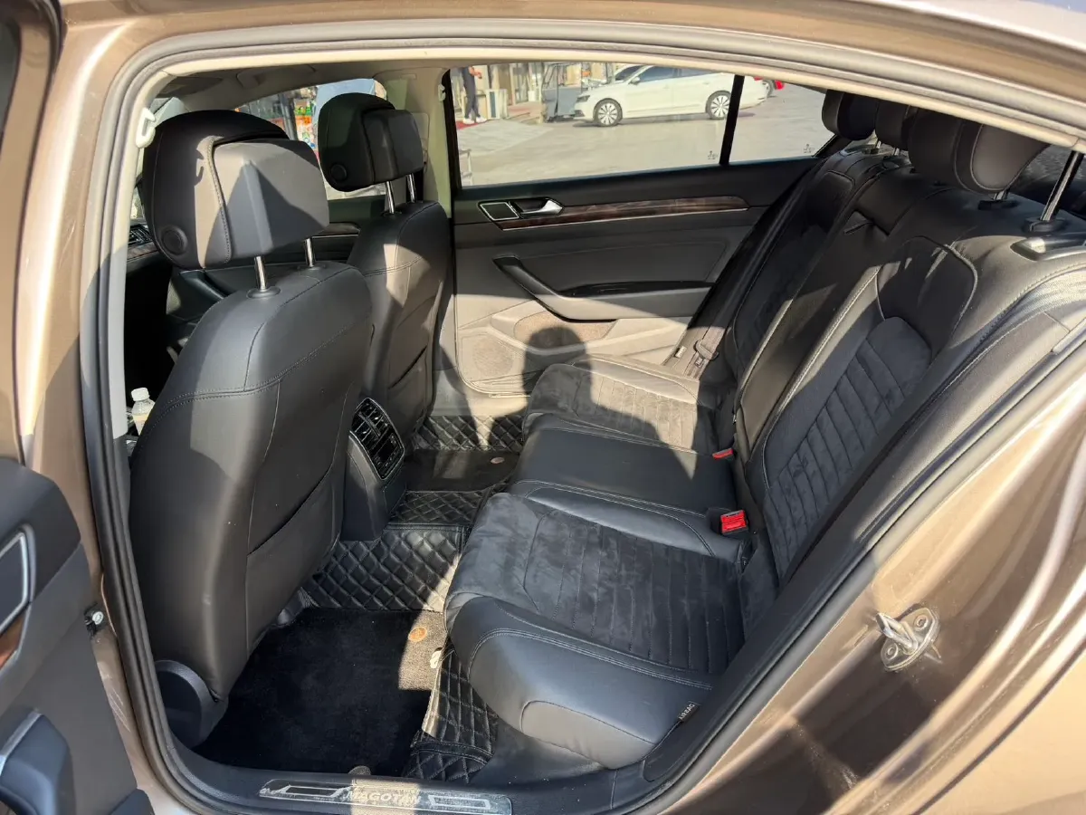 2017 Volkswagen Magotan 1.8T 180HP L4 7DCT,autocango,china used car exporter,china ev exporter,chinese used car exporter,chinese used ev exporter