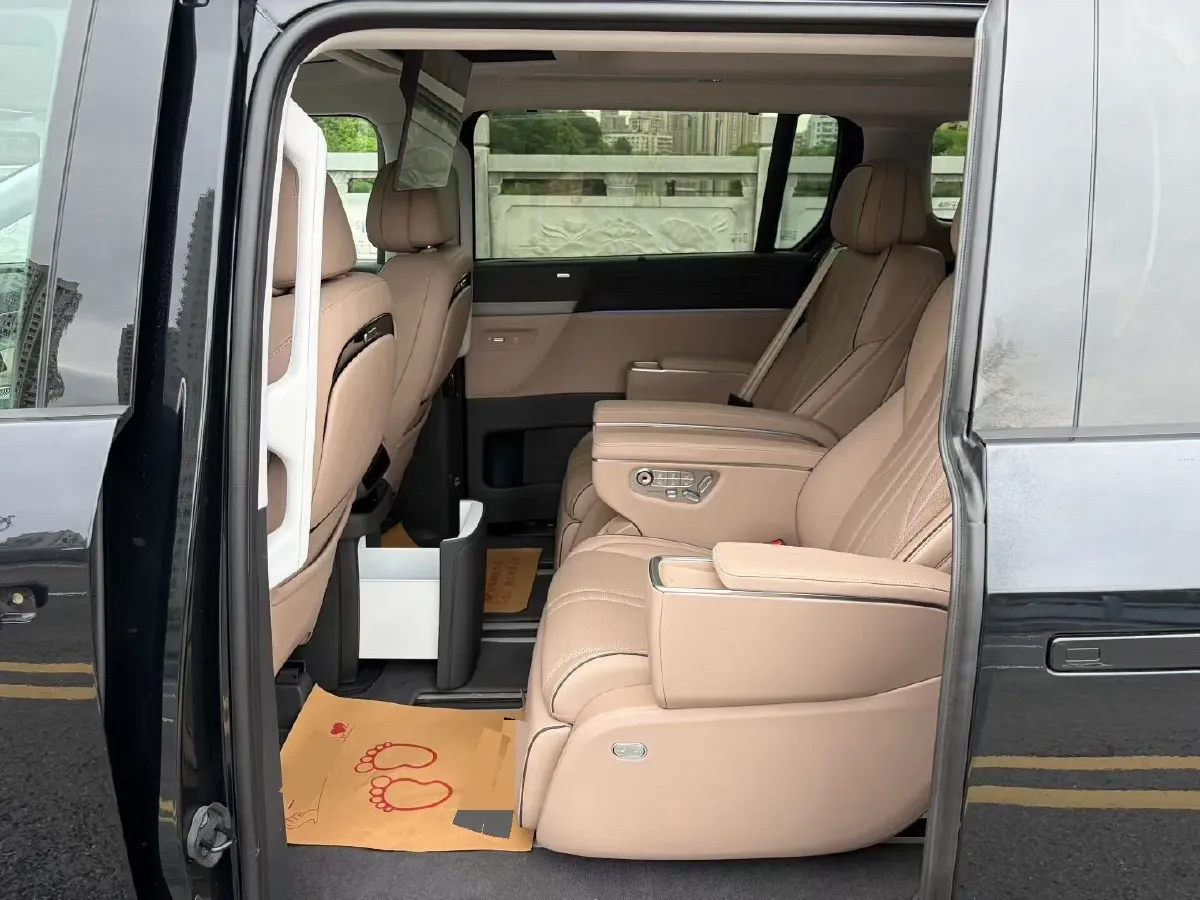 2025 Xpeng X9 BEV,autocango,china used car exporter,china ev exporter,chinese used car exporter,chinese used ev exporter