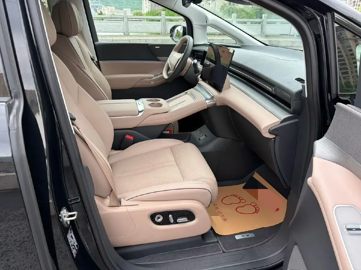 2025 Xpeng X9 BEV,autocango,china used car exporter,china ev exporter,chinese used car exporter,chinese used ev exporter