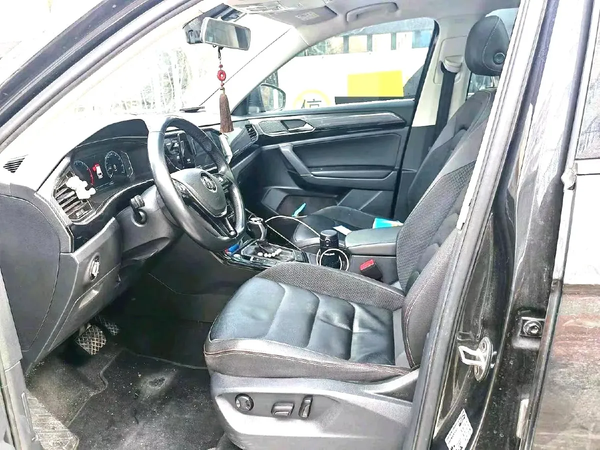 2019 Jeep Cherokee 2.0T 234HP L4 9AT,autocango,china used car exporter,china ev exporter,chinese used car exporter,chinese used ev exporter