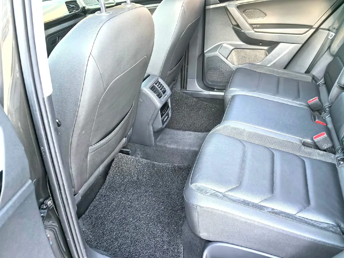 2019 Jeep Cherokee 2.0T 234HP L4 9AT,autocango,china used car exporter,china ev exporter,chinese used car exporter,chinese used ev exporter