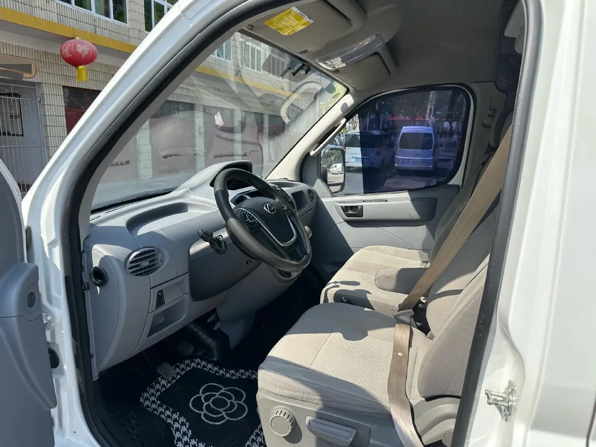 2023 MAXUS XinTu V80 2.0T 127HP L4 6MT,autocango,china used car exporter,china ev exporter,chinese used car exporter,chinese used ev exporter