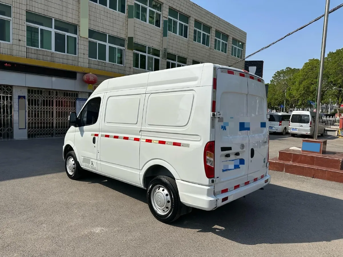 2023 MAXUS XinTu V80 2.0T 127HP L4 6MT,autocango,china used car exporter,china ev exporter,chinese used car exporter,chinese used ev exporter