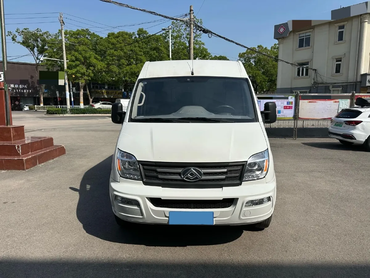 2023 MAXUS XinTu V80 2.0T 127HP L4 6MT,autocango,china used car exporter,china ev exporter,chinese used car exporter,chinese used ev exporter