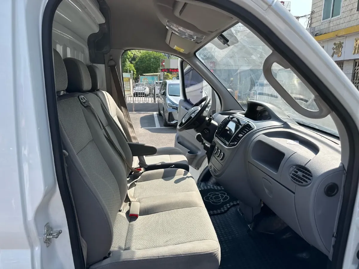 2023 MAXUS XinTu V80 2.0T 127HP L4 6MT,autocango,china used car exporter,china ev exporter,chinese used car exporter,chinese used ev exporter