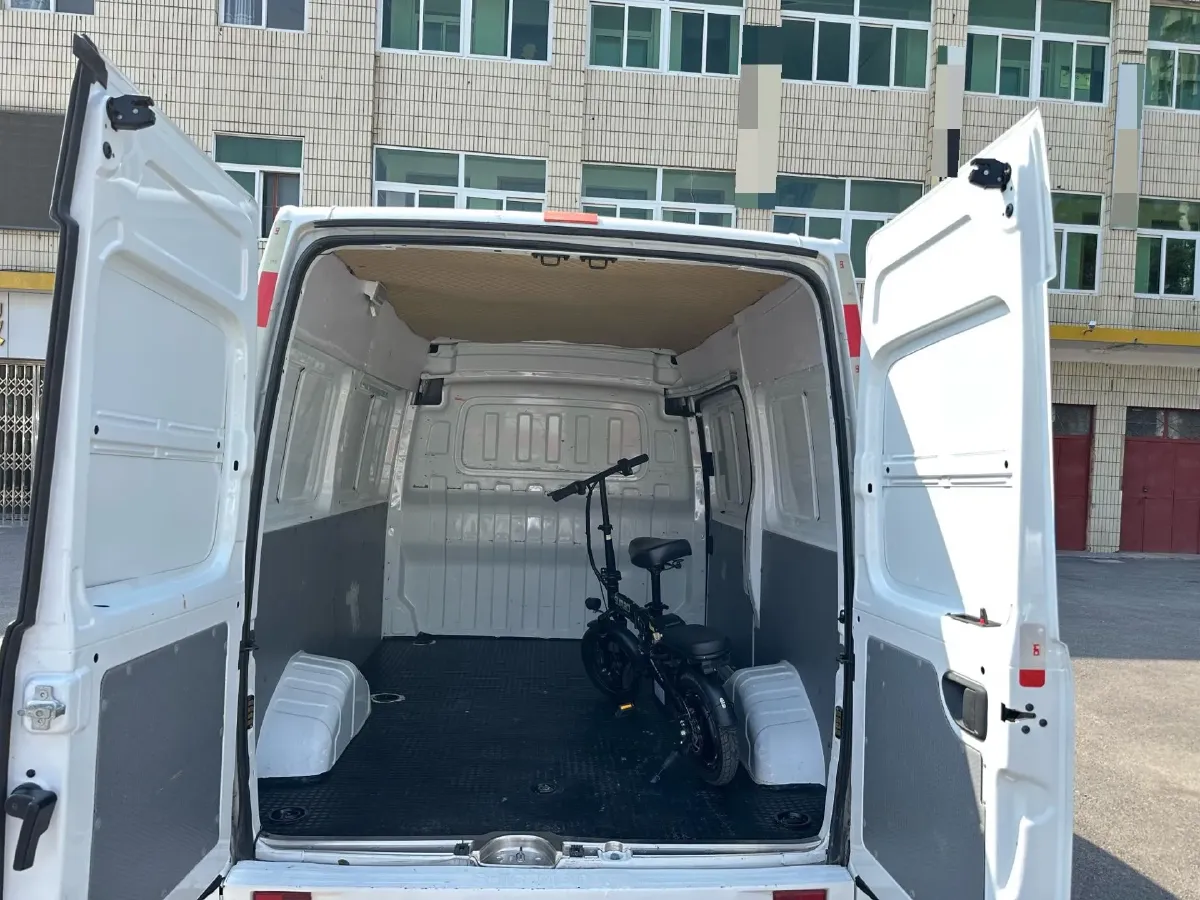 2023 MAXUS XinTu V80 2.0T 127HP L4 6MT,autocango,china used car exporter,china ev exporter,chinese used car exporter,chinese used ev exporter