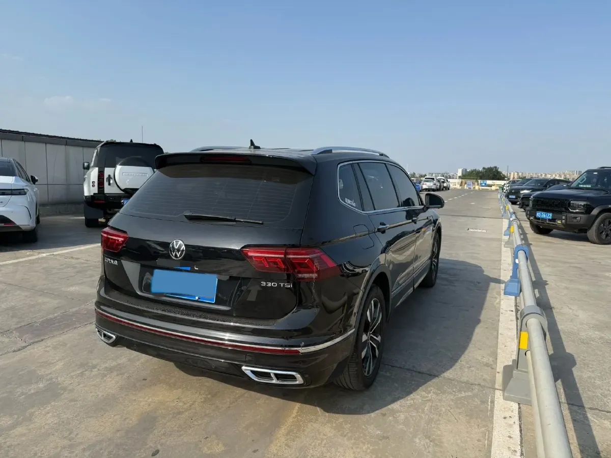 2024 Volkswagen Tiguan L 2.0T 186HP L4 7DCT,autocango,china used car exporter,china ev exporter,chinese used car exporter,chinese used ev exporter