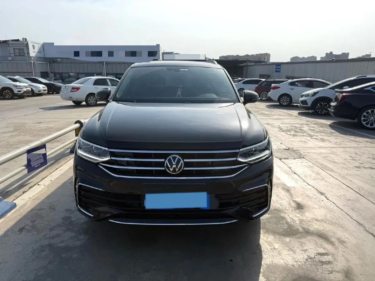 2024 Volkswagen Tiguan L 2.0T 186HP L4 7DCT,autocango,china used car exporter,china ev exporter,chinese used car exporter,chinese used ev exporter