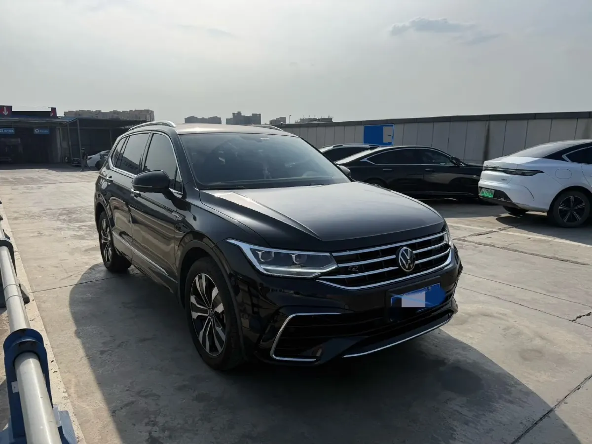 2024 Volkswagen Tiguan L 2.0T 186HP L4 7DCT,autocango,china used car exporter,china ev exporter,chinese used car exporter,chinese used ev exporter