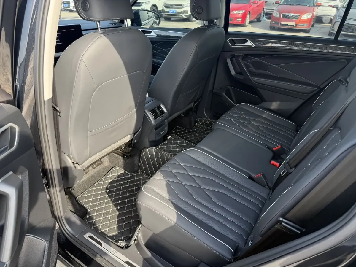 2024 Volkswagen Tiguan L 2.0T 186HP L4 7DCT,autocango,china used car exporter,china ev exporter,chinese used car exporter,chinese used ev exporter