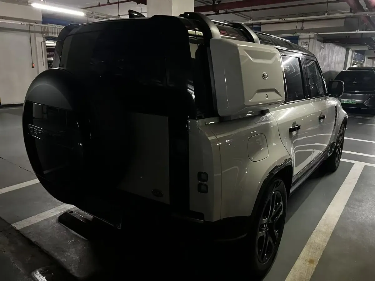 2022 Land Rover Defender 3.0T 400HP L6 8AT,autocango,china used car exporter,china ev exporter,chinese used car exporter,chinese used ev exporter
