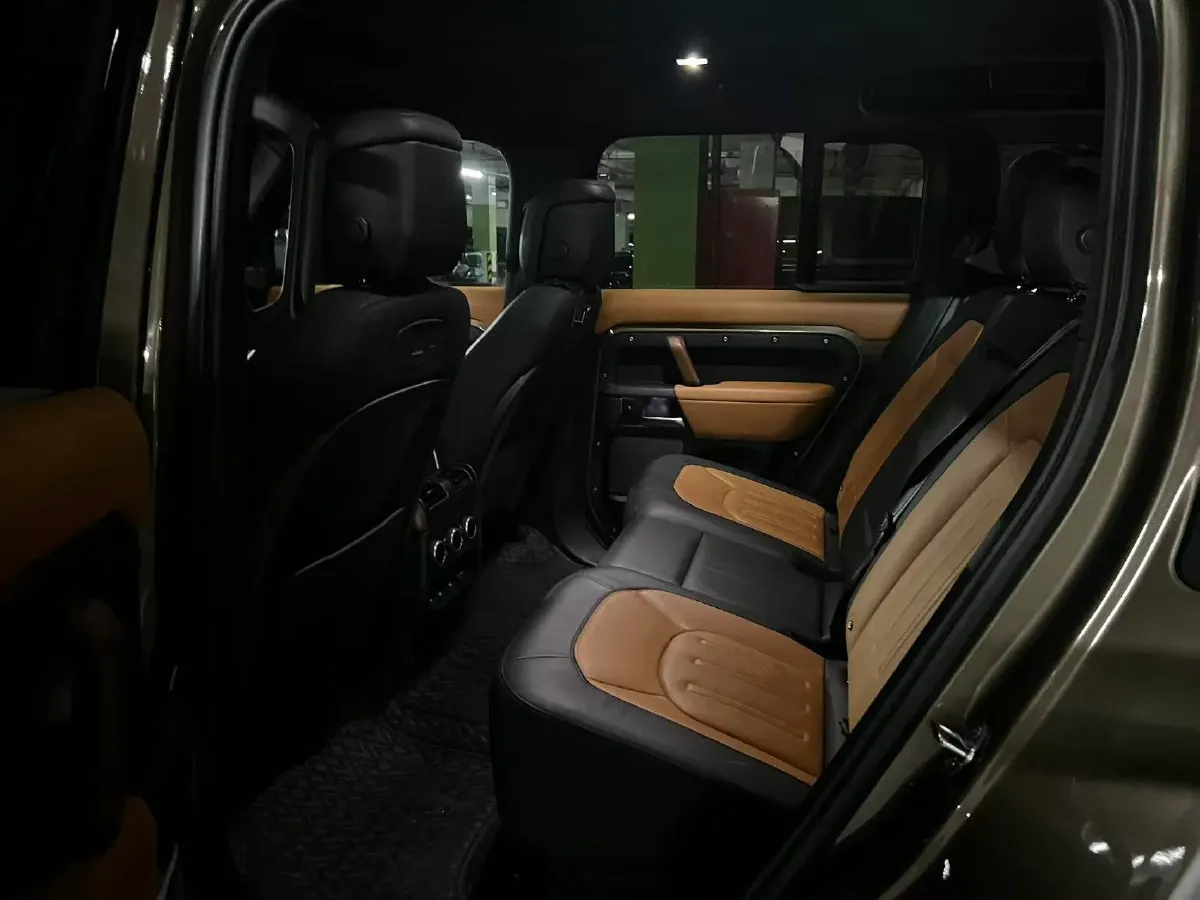 2022 Land Rover Defender 3.0T 400HP L6 8AT,autocango,china used car exporter,china ev exporter,chinese used car exporter,chinese used ev exporter