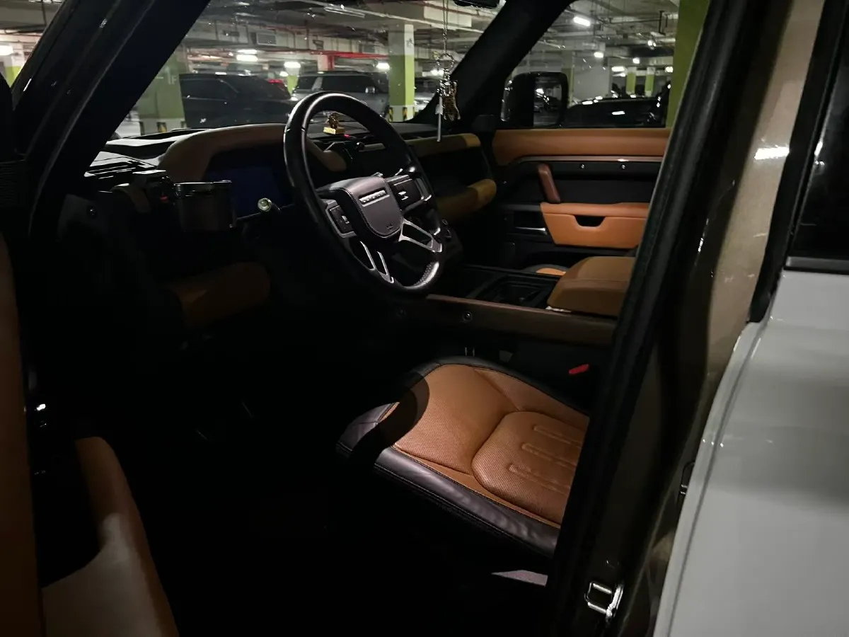 2022 Land Rover Defender 3.0T 400HP L6 8AT,autocango,china used car exporter,china ev exporter,chinese used car exporter,chinese used ev exporter