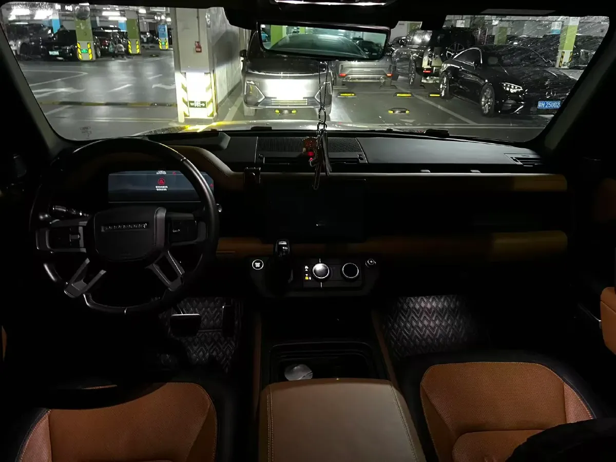 2022 Land Rover Defender 3.0T 400HP L6 8AT,autocango,china used car exporter,china ev exporter,chinese used car exporter,chinese used ev exporter