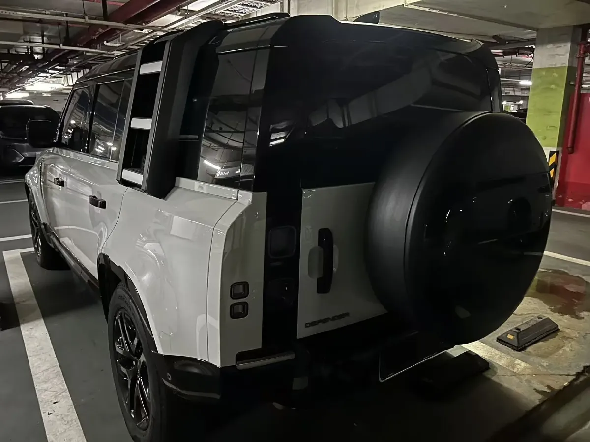 2022 Land Rover Defender 3.0T 400HP L6 8AT,autocango,china used car exporter,china ev exporter,chinese used car exporter,chinese used ev exporter