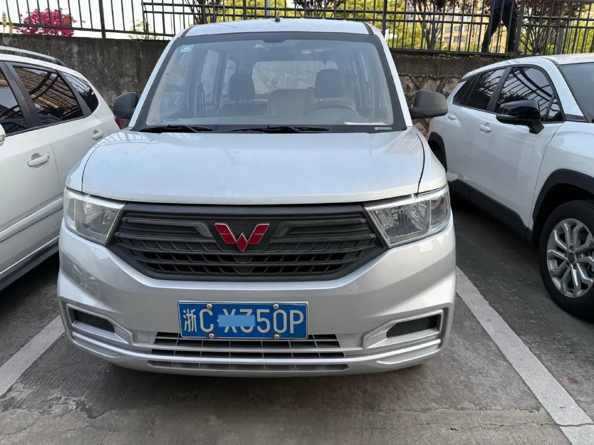 2019 WuLing HongGuang V 1.5L 99HP L4 6MT,autocango,china used car exporter,china ev exporter,chinese used car exporter,chinese used ev exporter