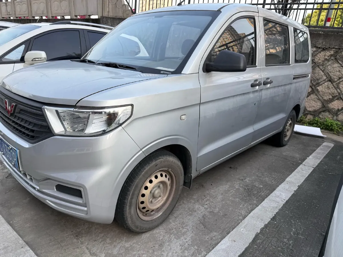 2019 WuLing HongGuang V 1.5L 99HP L4 6MT,autocango,china used car exporter,china ev exporter,chinese used car exporter,chinese used ev exporter