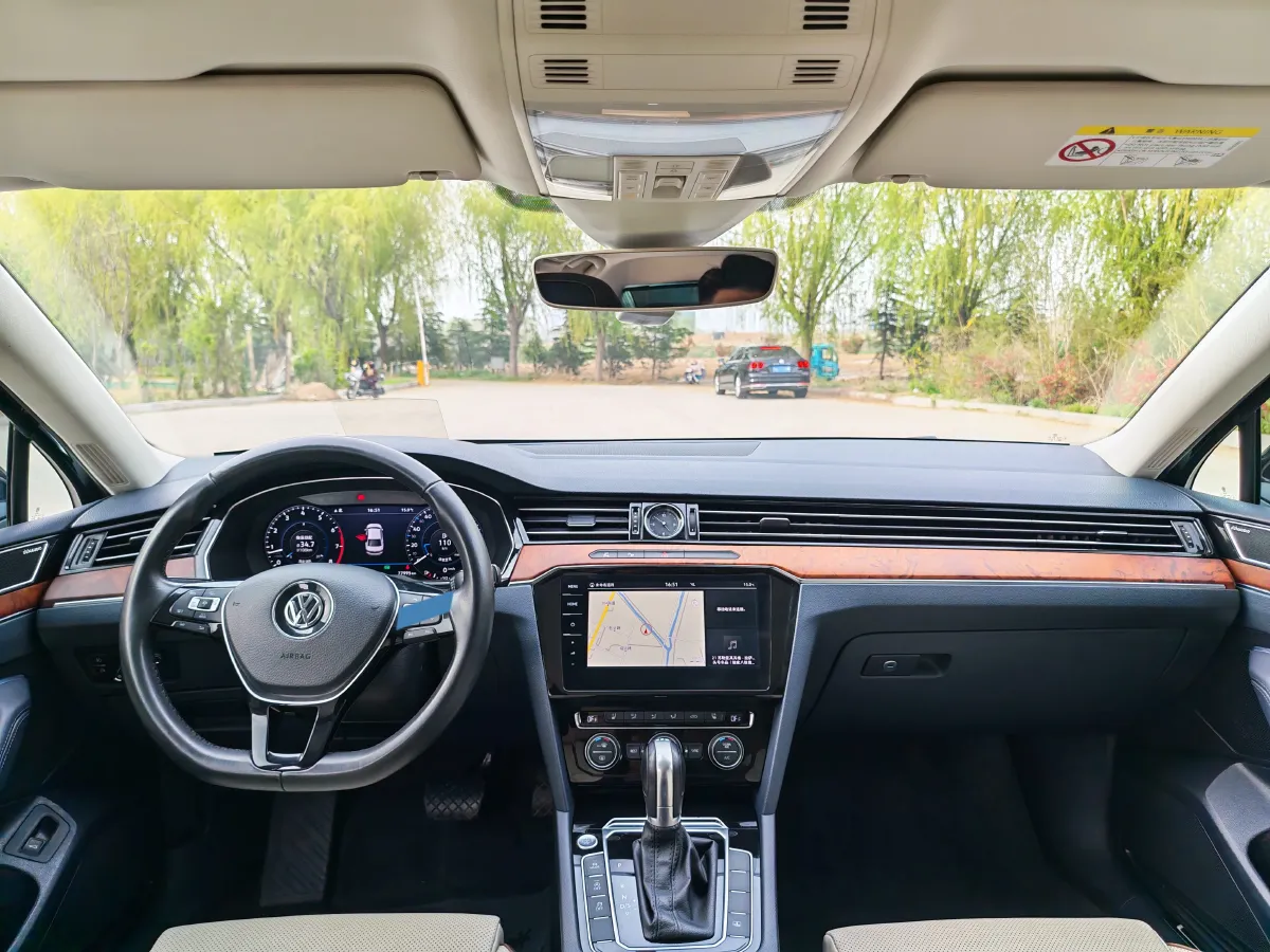 2018 Volkswagen Magotan 2.0T 220HP L4 7DCT,autocango,china used car exporter,china ev exporter,chinese used car exporter,chinese used ev exporter