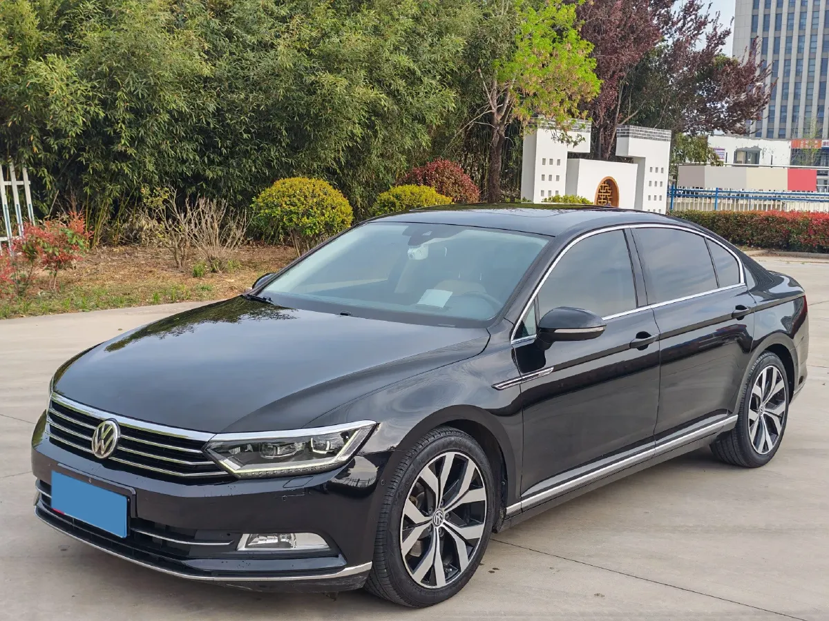 2018 Volkswagen Magotan 2.0T 220HP L4 7DCT,autocango,china used car exporter,china ev exporter,chinese used car exporter,chinese used ev exporter