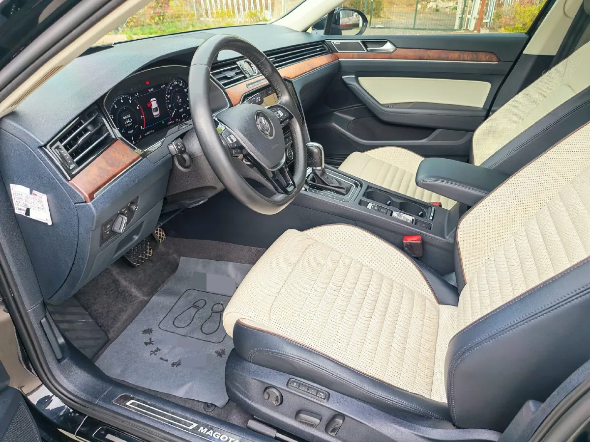 2018 Volkswagen Magotan 2.0T 220HP L4 7DCT,autocango,china used car exporter,china ev exporter,chinese used car exporter,chinese used ev exporter