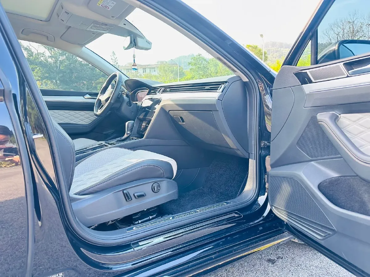 2023 Volkswagen Magotan 2.0T 186HP L4 7DCT,autocango,china used car exporter,china ev exporter,chinese used car exporter,chinese used ev exporter