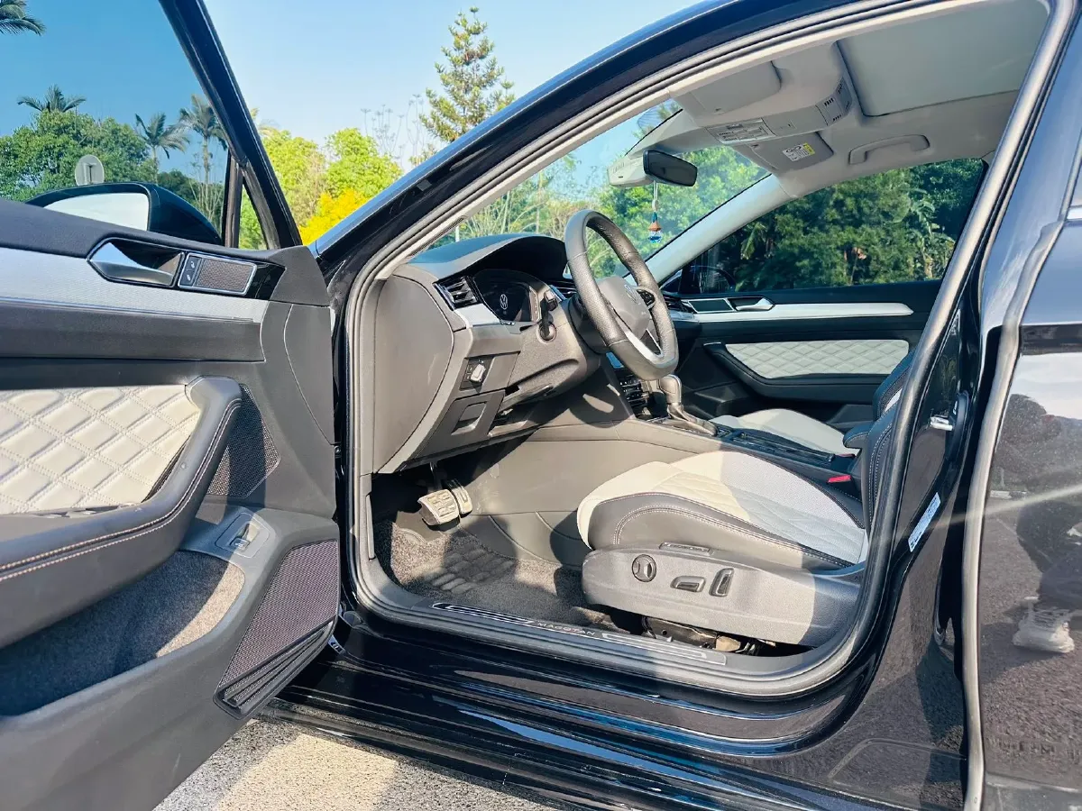 2023 Volkswagen Magotan 2.0T 186HP L4 7DCT,autocango,china used car exporter,china ev exporter,chinese used car exporter,chinese used ev exporter