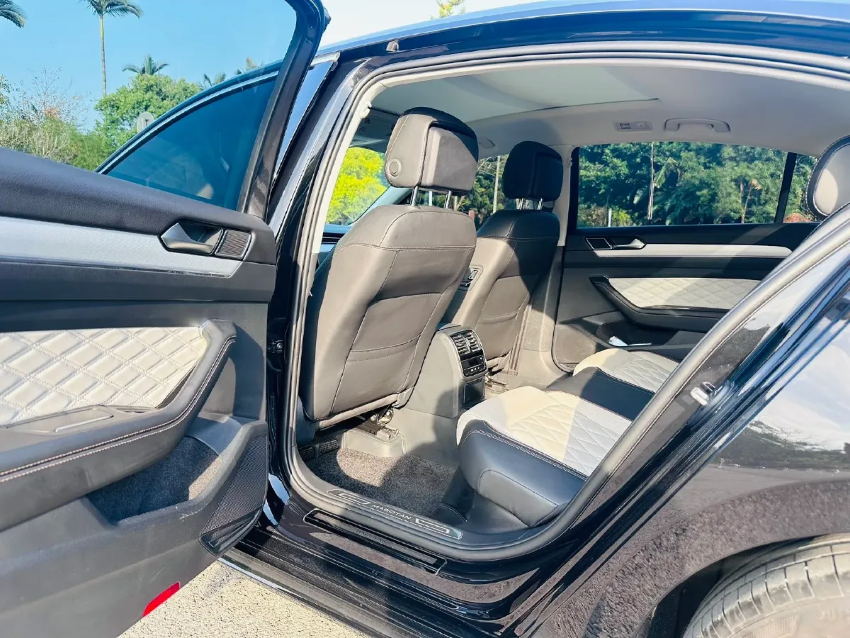 2023 Volkswagen Magotan 2.0T 186HP L4 7DCT,autocango,china used car exporter,china ev exporter,chinese used car exporter,chinese used ev exporter
