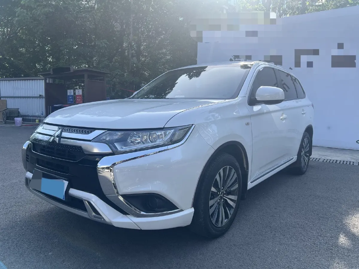 2021 Mitsubishi Outlander 2.0L 166HP L4 CVT,autocango,china used car exporter,china ev exporter,chinese used car exporter,chinese used ev exporter