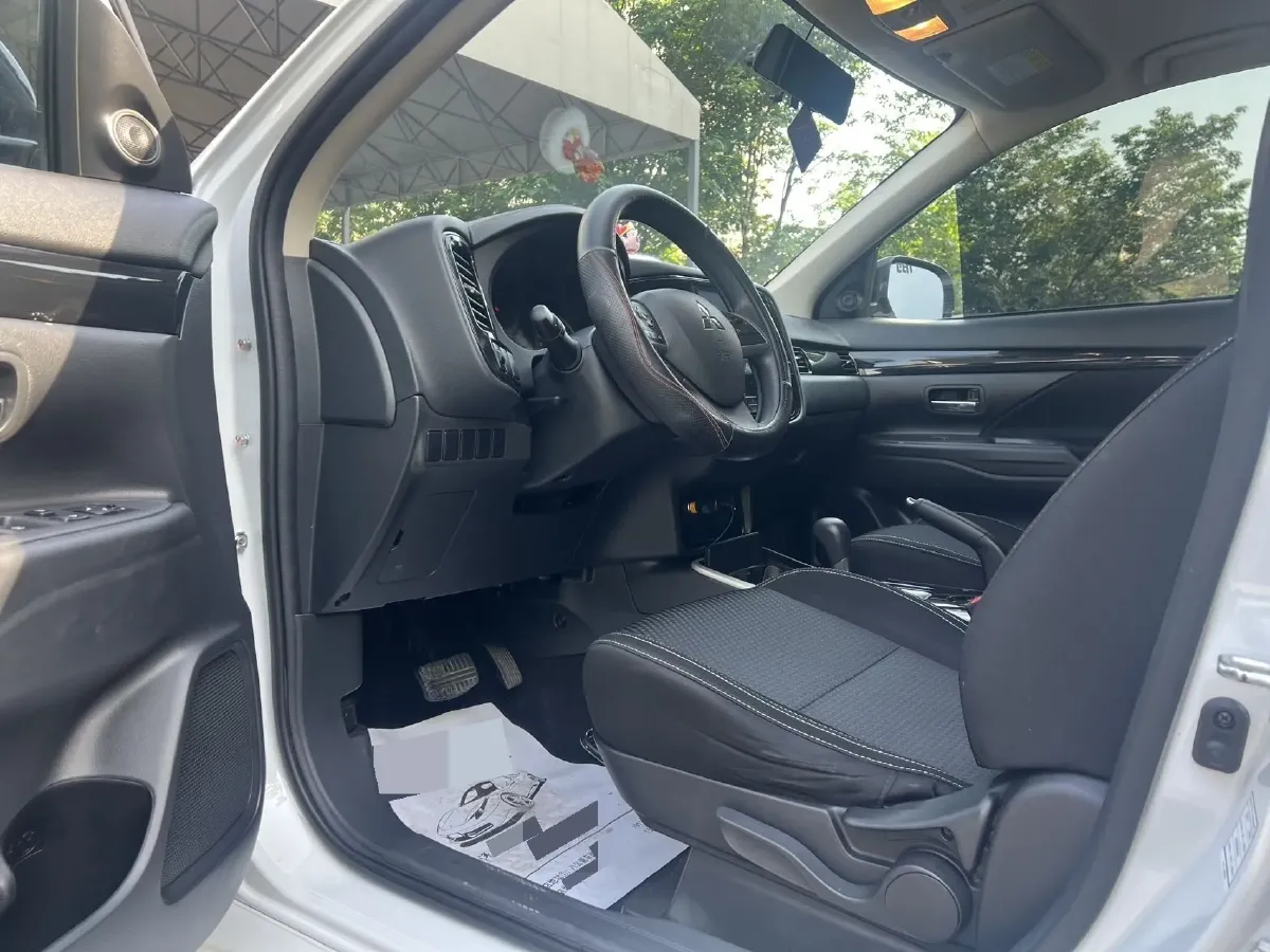 2021 Mitsubishi Outlander 2.0L 166HP L4 CVT,autocango,china used car exporter,china ev exporter,chinese used car exporter,chinese used ev exporter