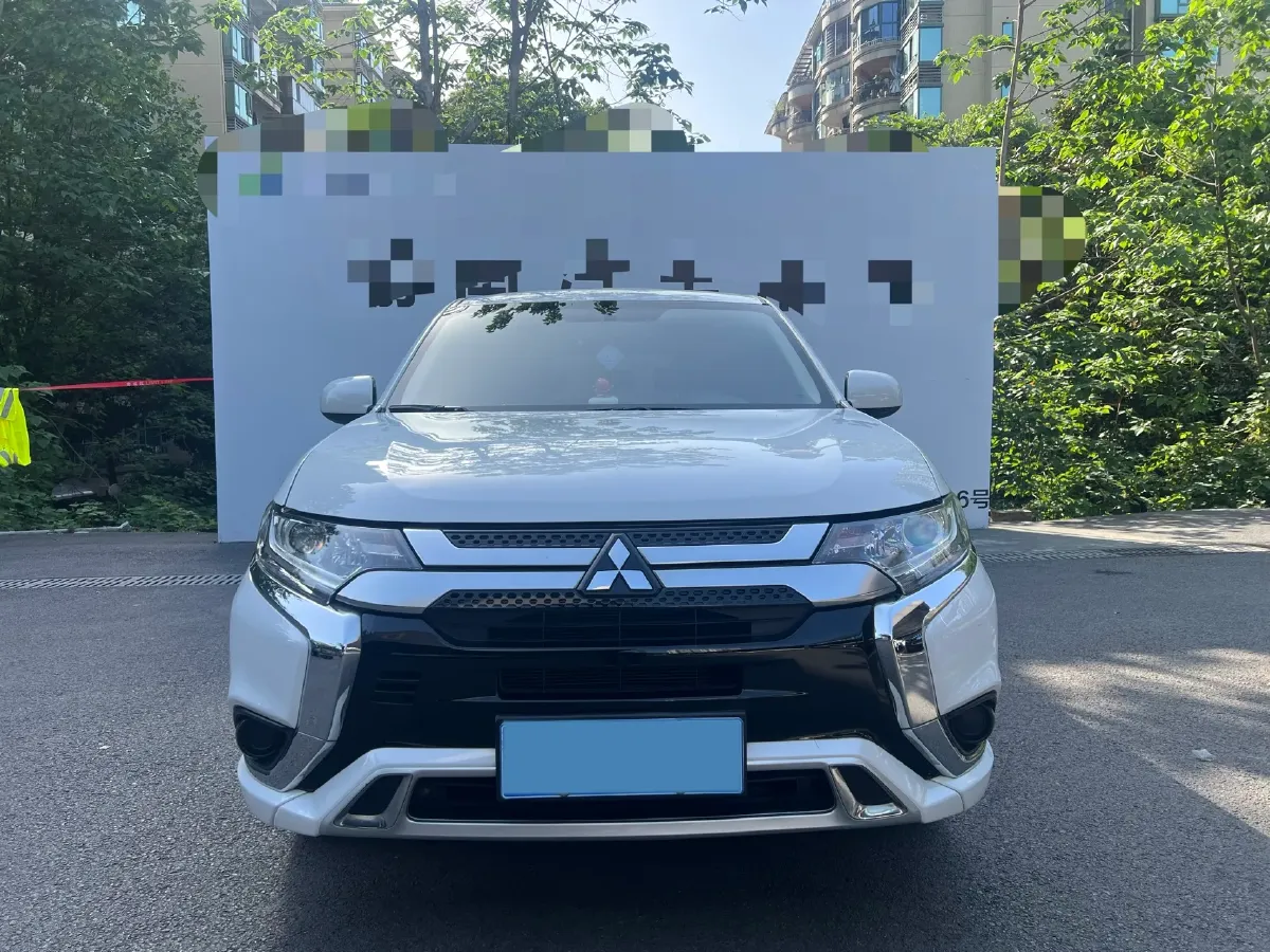 2021 Mitsubishi Outlander 2.0L 166HP L4 CVT,autocango,china used car exporter,china ev exporter,chinese used car exporter,chinese used ev exporter
