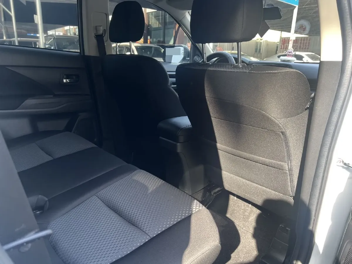 2021 Mitsubishi Outlander 2.0L 166HP L4 CVT,autocango,china used car exporter,china ev exporter,chinese used car exporter,chinese used ev exporter