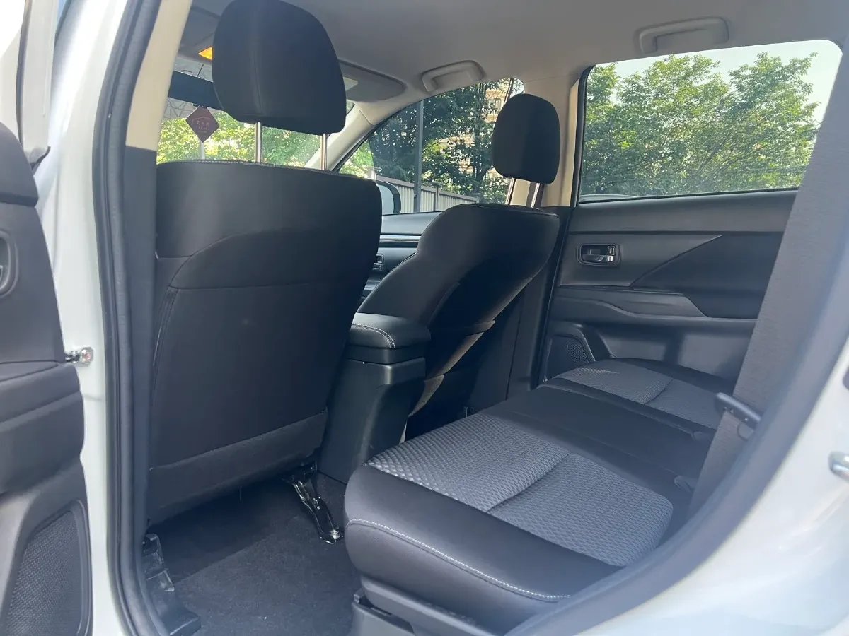 2021 Mitsubishi Outlander 2.0L 166HP L4 CVT,autocango,china used car exporter,china ev exporter,chinese used car exporter,chinese used ev exporter