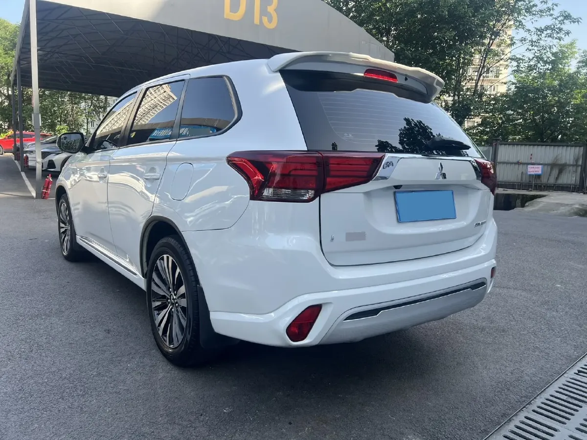 2021 Mitsubishi Outlander 2.0L 166HP L4 CVT,autocango,china used car exporter,china ev exporter,chinese used car exporter,chinese used ev exporter