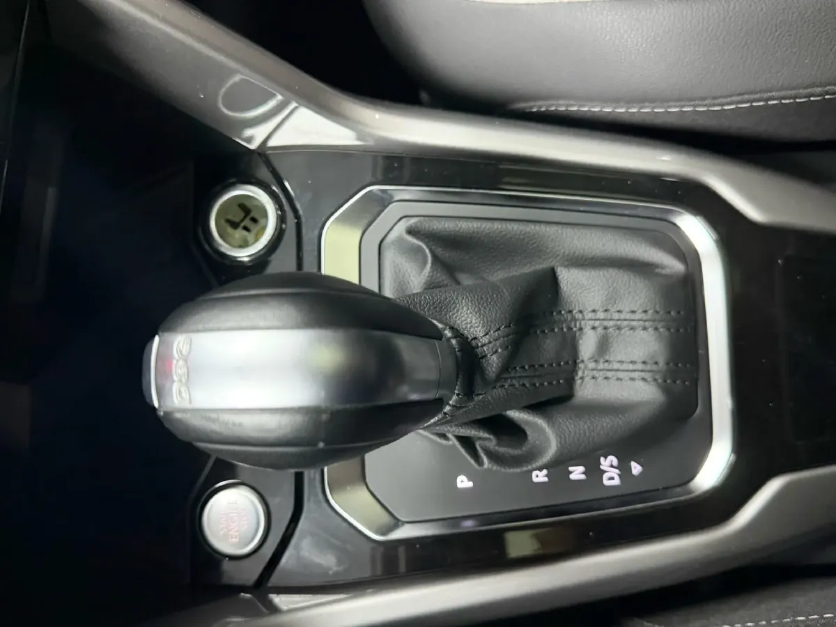 2022 Volkswagen T-Roc 1.4T 150HP L4 7DCT,autocango,china used car exporter,china ev exporter,chinese used car exporter,chinese used ev exporter