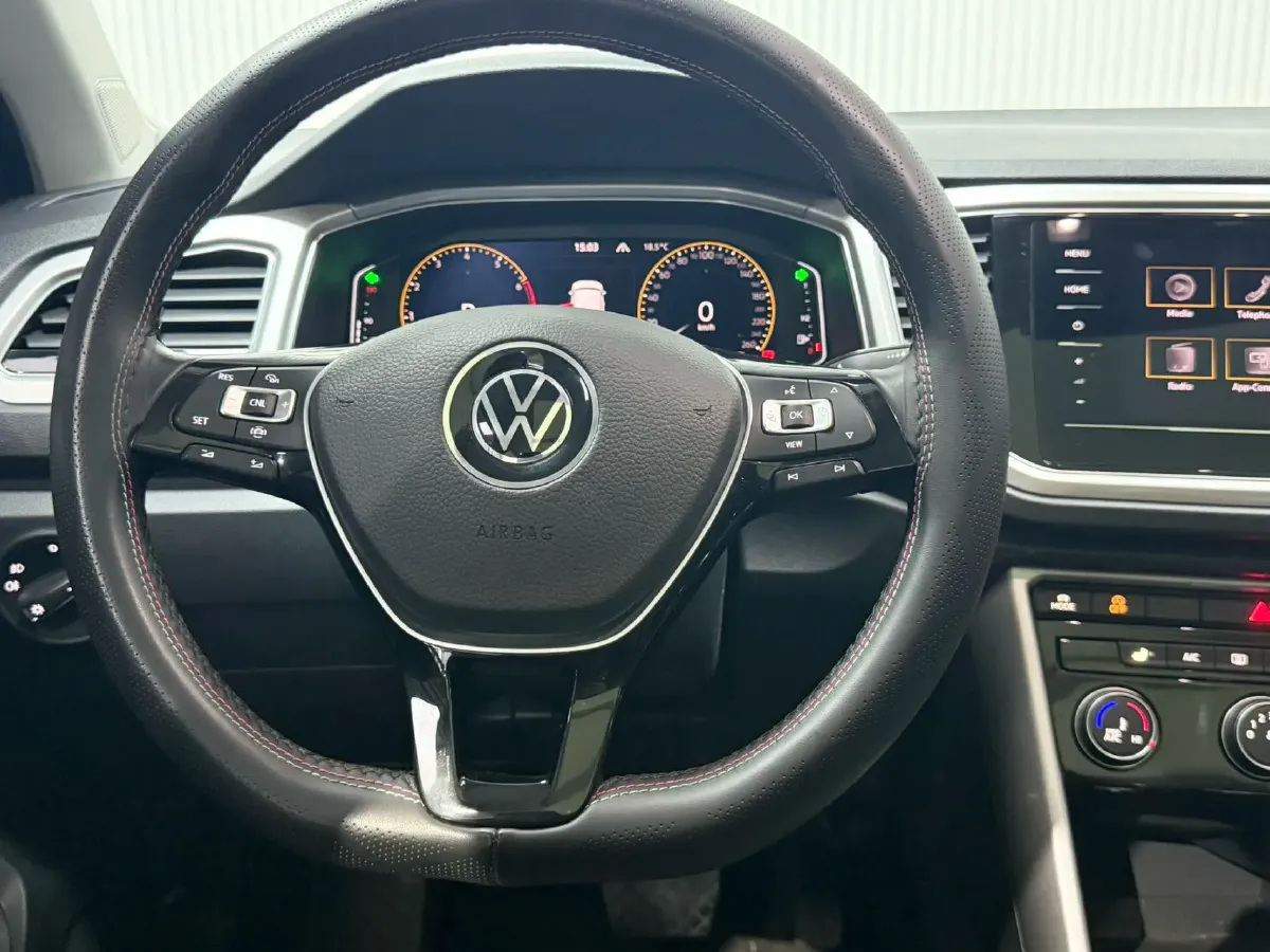 2022 Volkswagen T-Roc 1.4T 150HP L4 7DCT,autocango,china used car exporter,china ev exporter,chinese used car exporter,chinese used ev exporter