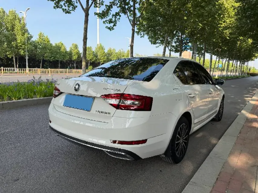 2019 Skoda Octavia 1.5L 116HP L4 6AT,autocango,china used car exporter,china ev exporter,chinese used car exporter,chinese used ev exporter