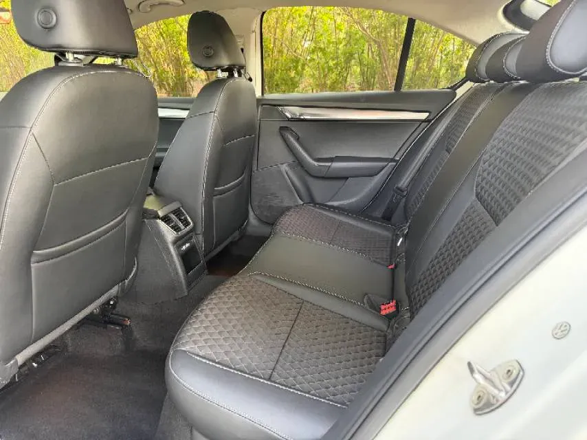 2019 Skoda Octavia 1.5L 116HP L4 6AT,autocango,china used car exporter,china ev exporter,chinese used car exporter,chinese used ev exporter