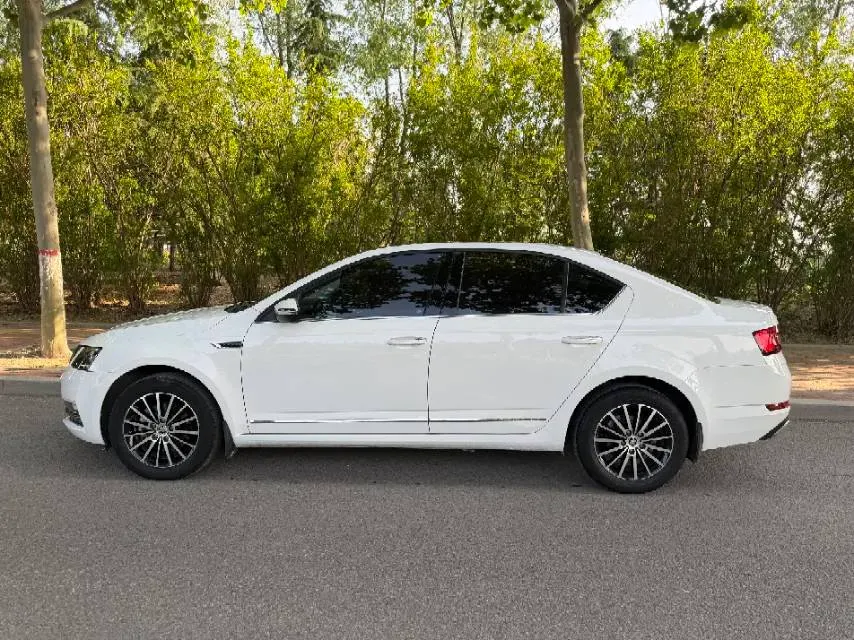 2019 Skoda Octavia 1.5L 116HP L4 6AT,autocango,china used car exporter,china ev exporter,chinese used car exporter,chinese used ev exporter